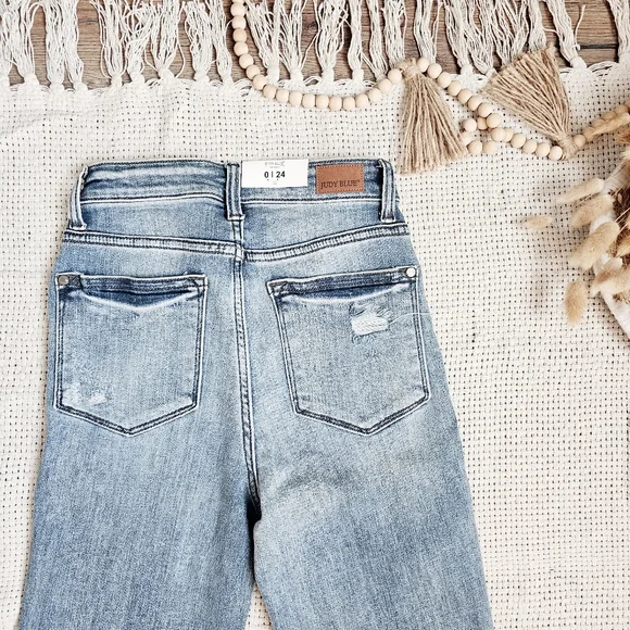 New | Judy Blue | Bootcut Jeans - Picture 16 of 17